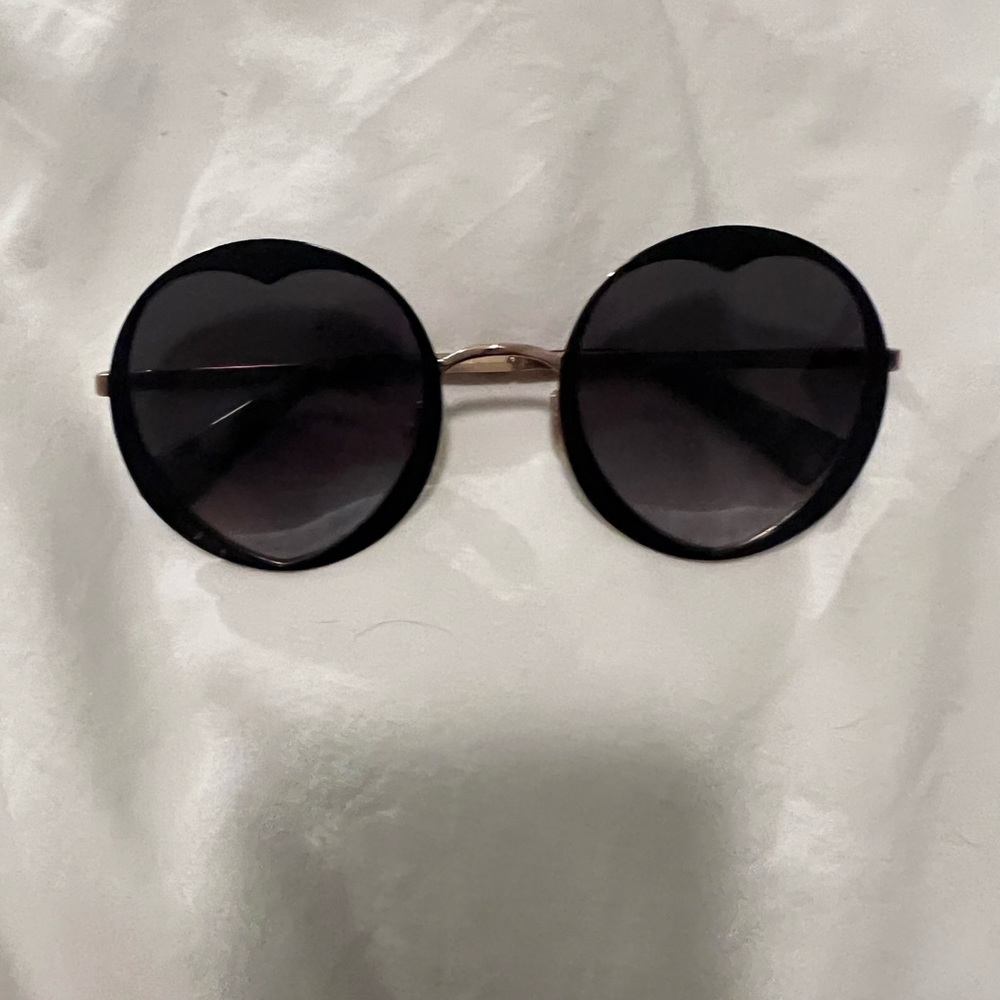 Roundeye heart sunglasses by Kate spade